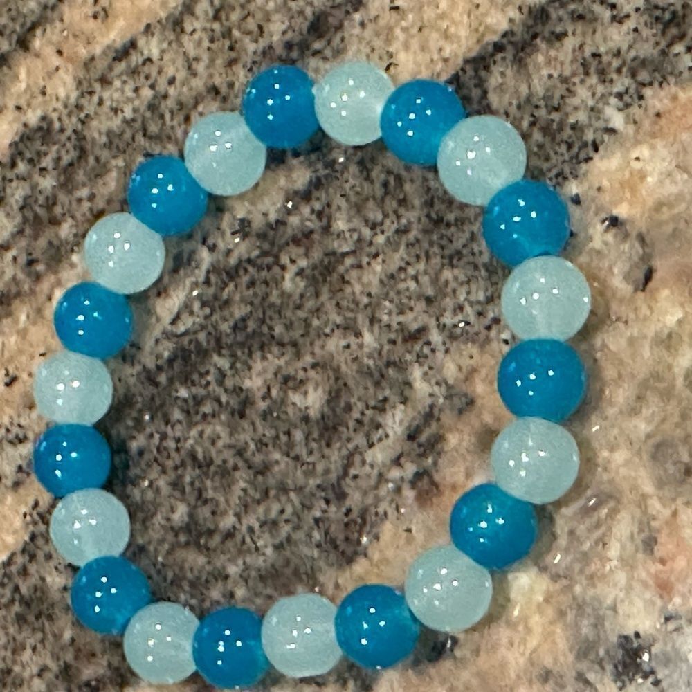Handmade blue glass beaded stretch bracelet